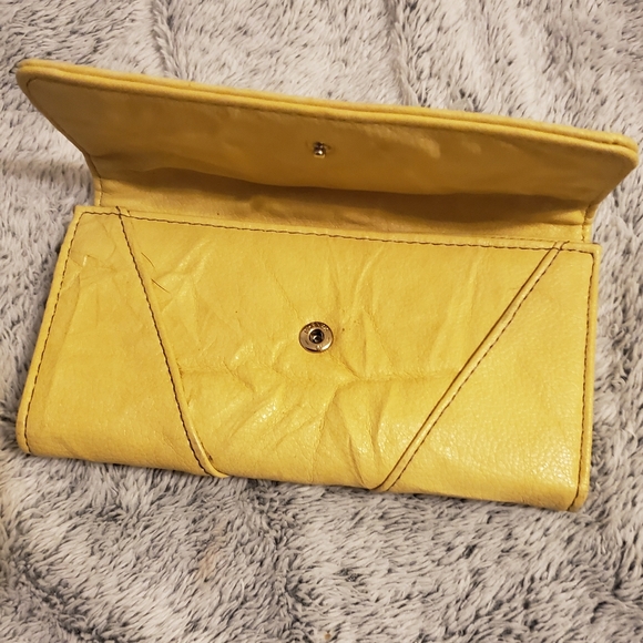 Yellow GUESS wallet - Picture 5 of 6